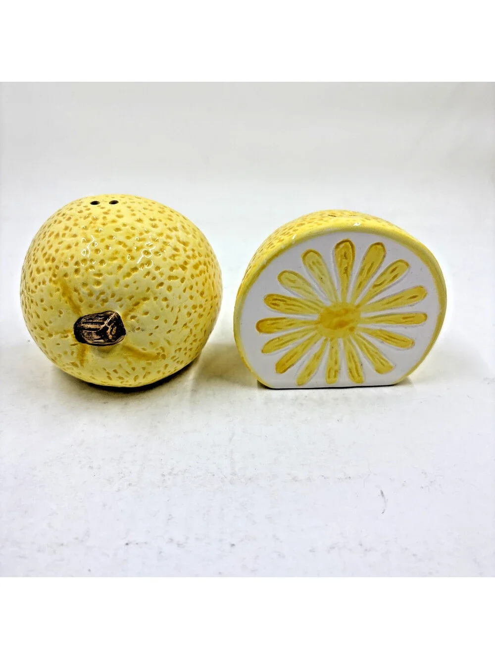 VTG Salt & Pepper Shakers YELLOW Lemon Slice Cottage Core Farm Kitchen Decor